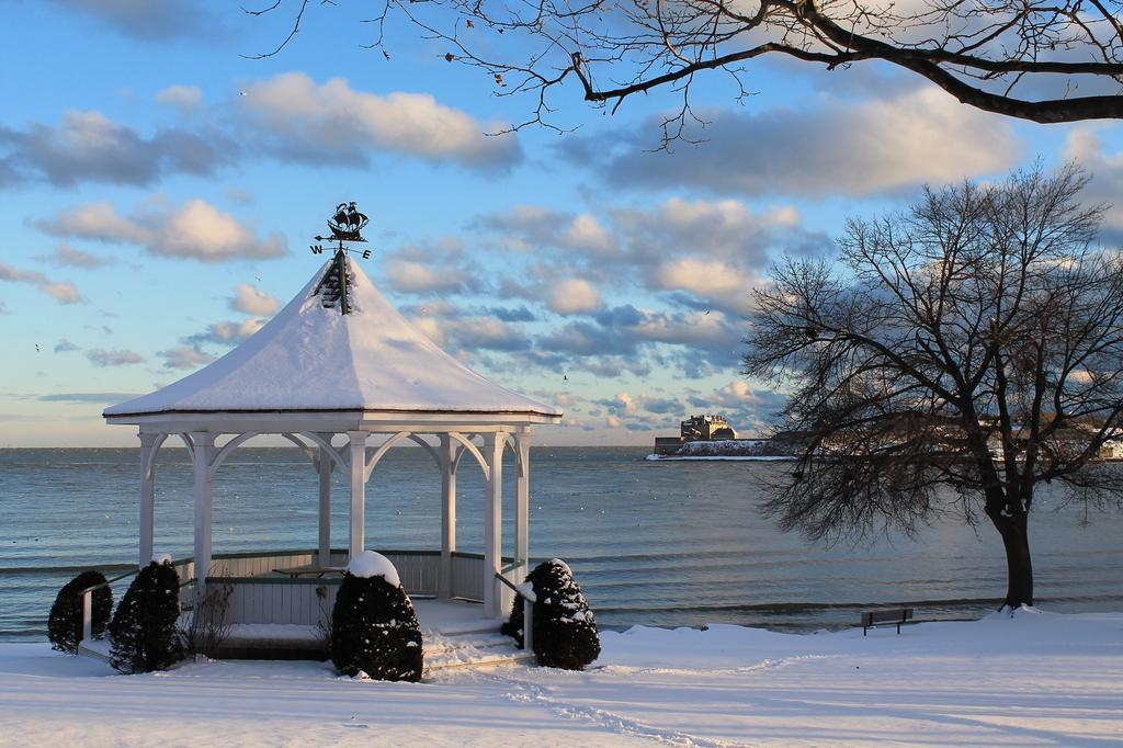 Harbour House Hotel Niagara-on-the-Lake Exterior photo